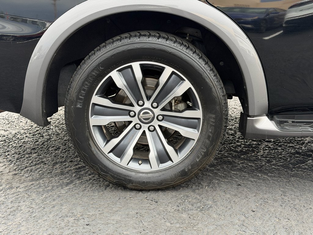 Used 2019 Super Black Nissan SL image 4