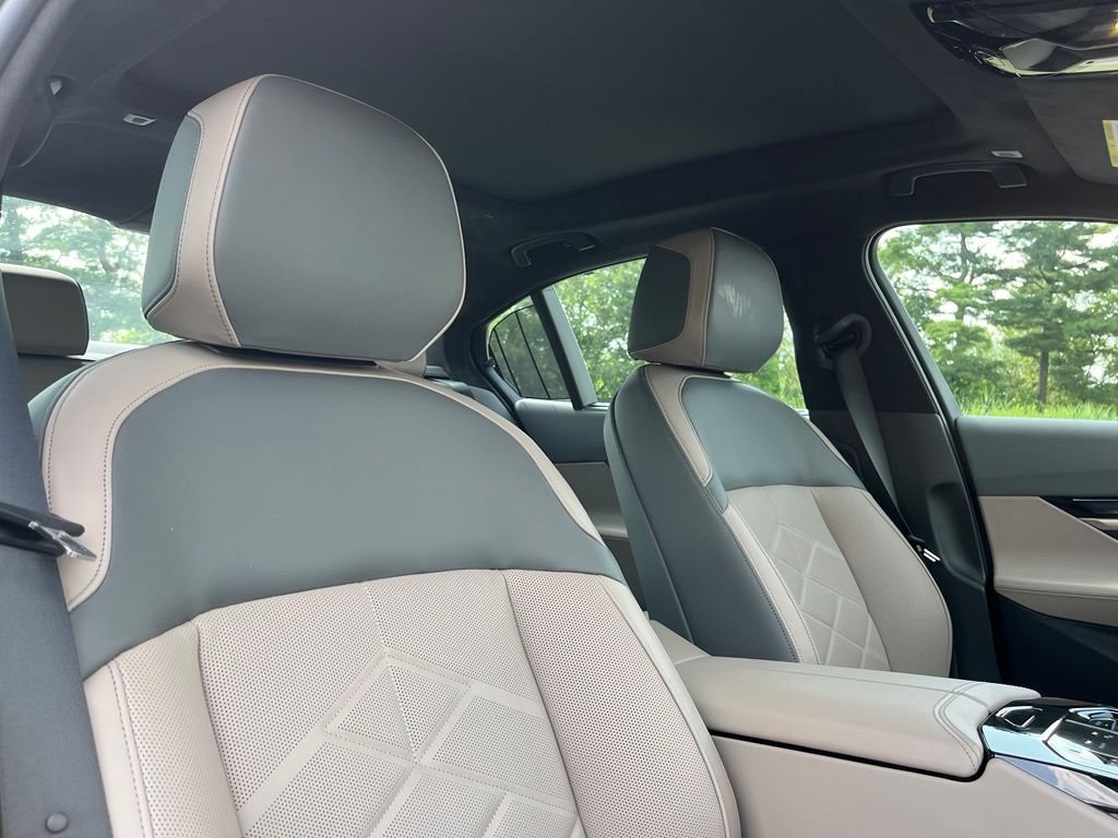 Used 2026 Mineral White Metallic BMW 550e xDrive image 29