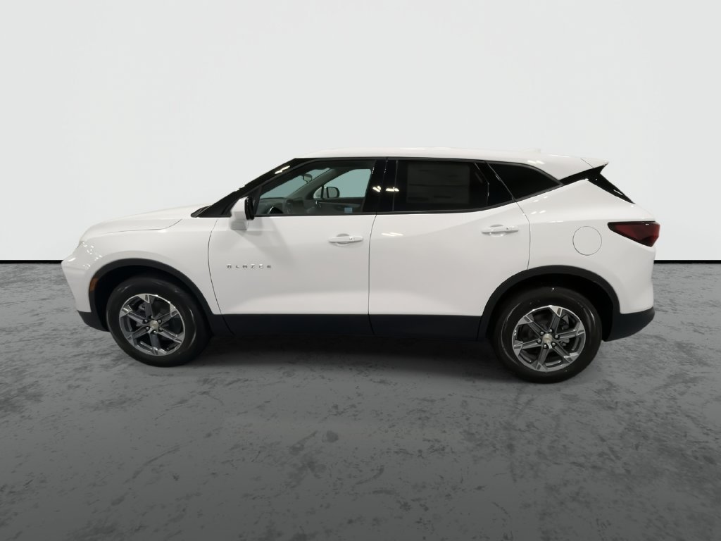 New 2026 Summit White Chevrolet 2LT image 5