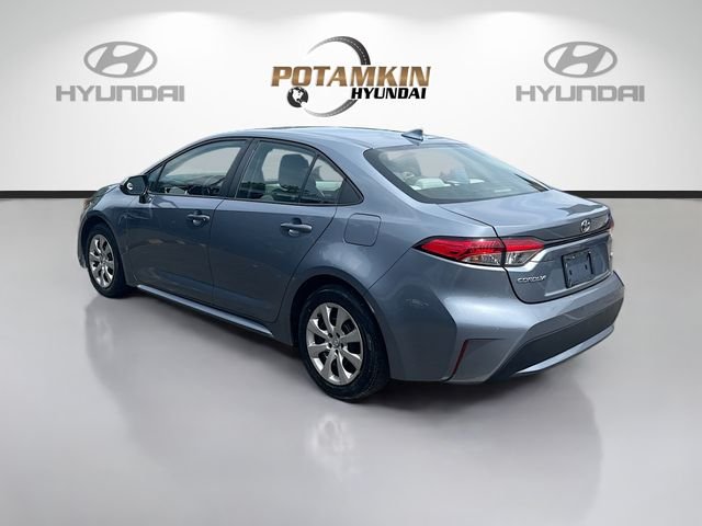 Used 2022  Toyota LE image 7