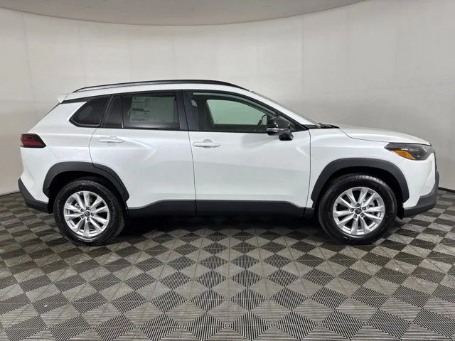 New 2026 Wind Chill Pearl <sup>1</sup> Toyota  LE image 2