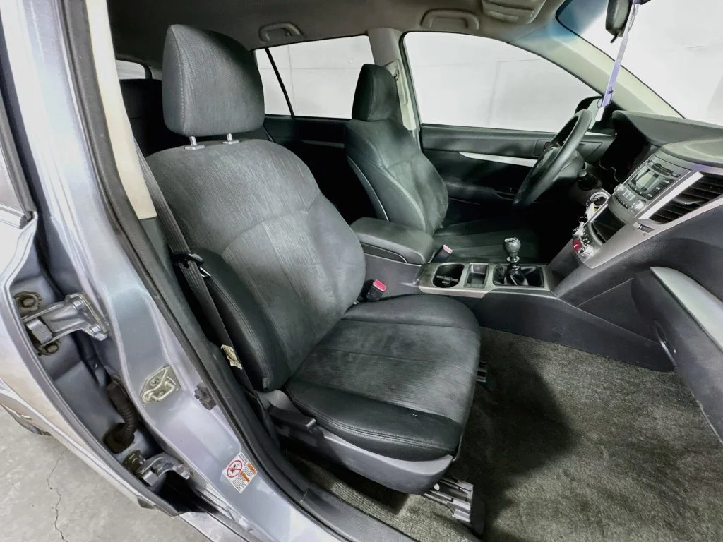 Used 2013 Silver Subaru 2.5i image 30