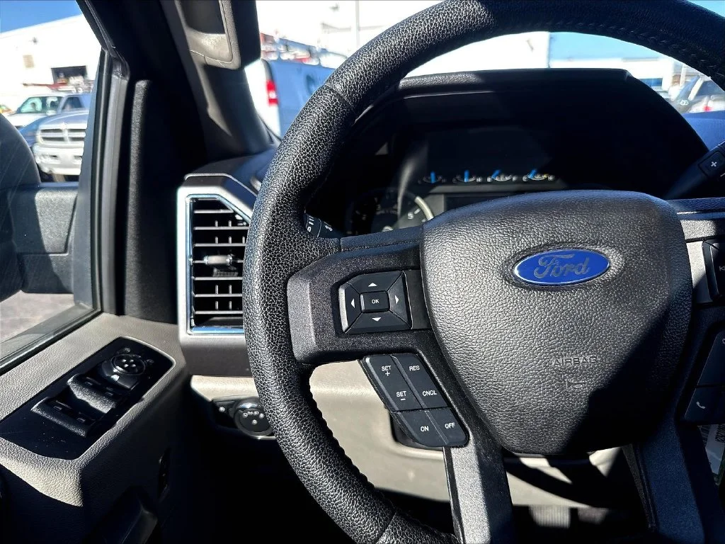Used 2016 Blue Jeans Metallic Ford XLT image 17