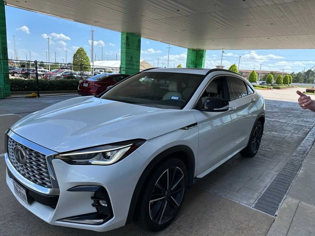 Used 2023 White INFINITI LUXE image 1