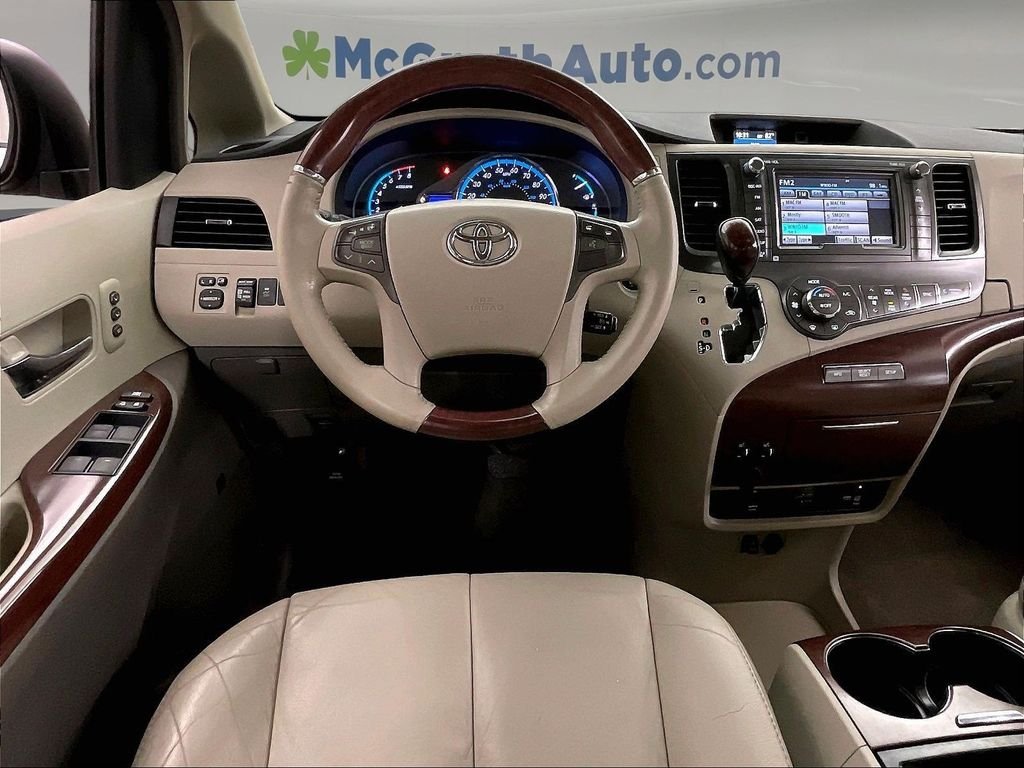 Used 2011 Green Toyota Limited image 7