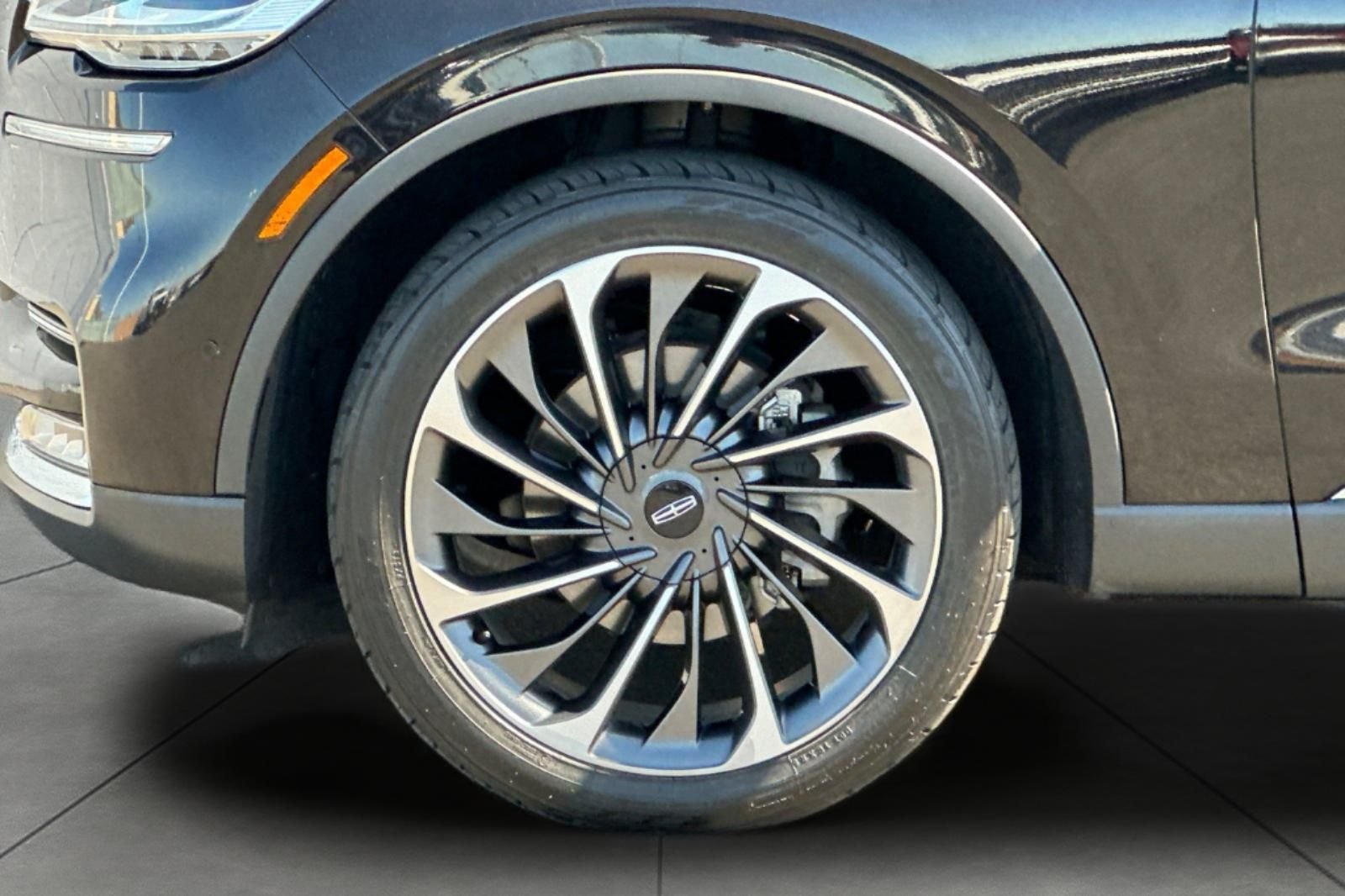 Used 2020 Black Lincoln Reserve image 33