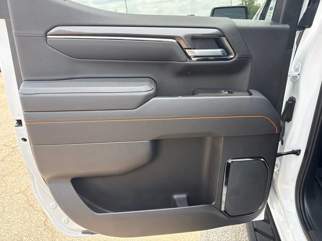 Used 2025 Summit White GMC AT4 image 32