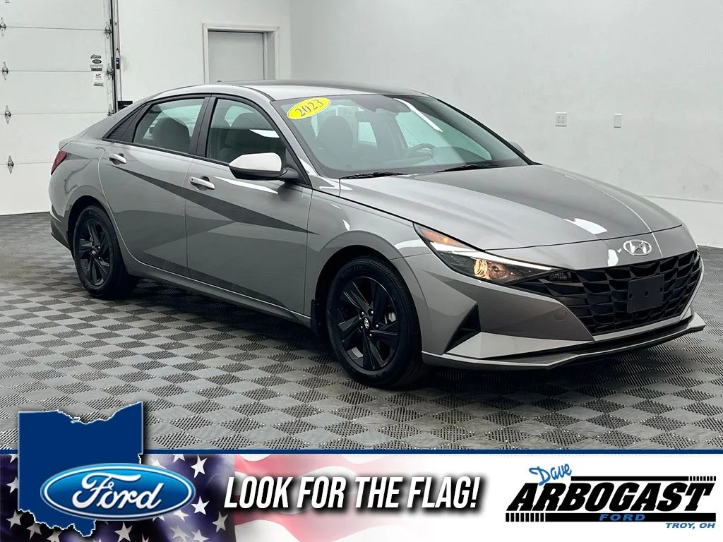 Used 2023 Silver Hyundai SEL image 1