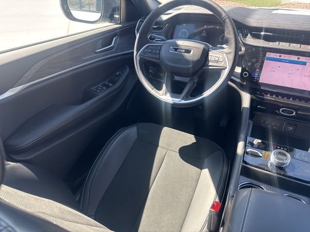 New 2026 Bright White Clear-Coat Exterior Paint Jeep Altitude image 17