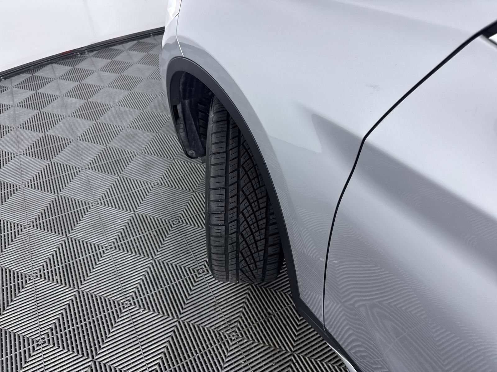 Used 2018 Glacier Silver Metallic BMW xDrive28i image 25
