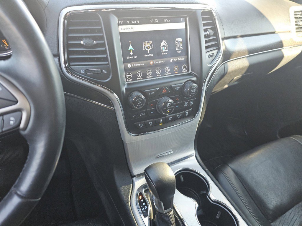 Used 2018 Billet Silver Metallic Clearcoat Jeep Limited image 34