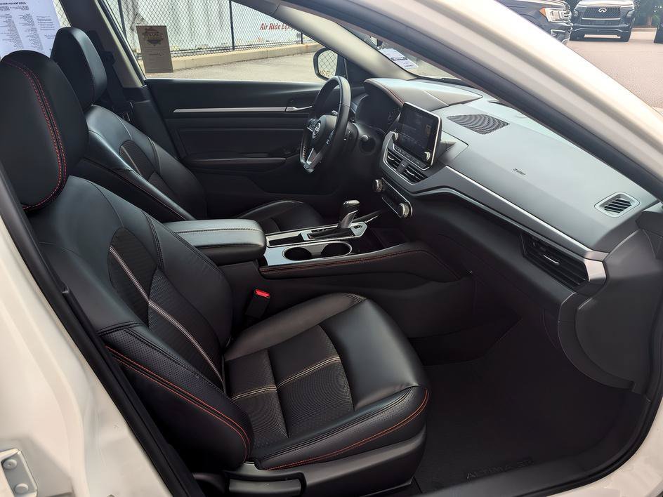 Used 2025 Pearl White Tricoat Nissan SR image 24
