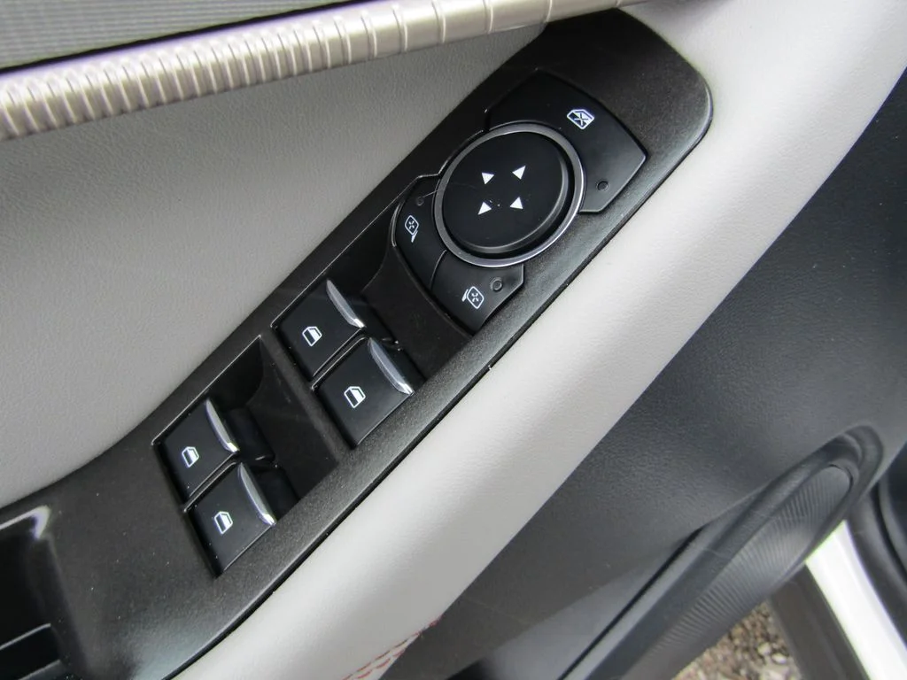 Used 2025 Star White Ford Active image 25