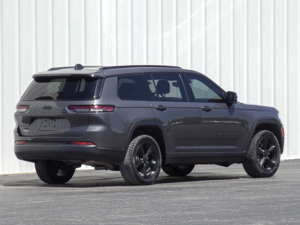 Used 2023 Gray Jeep Altitude image 3