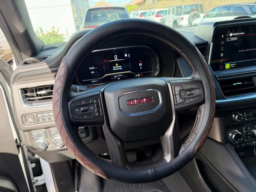 Used 2024 White GMC AT4 image 23