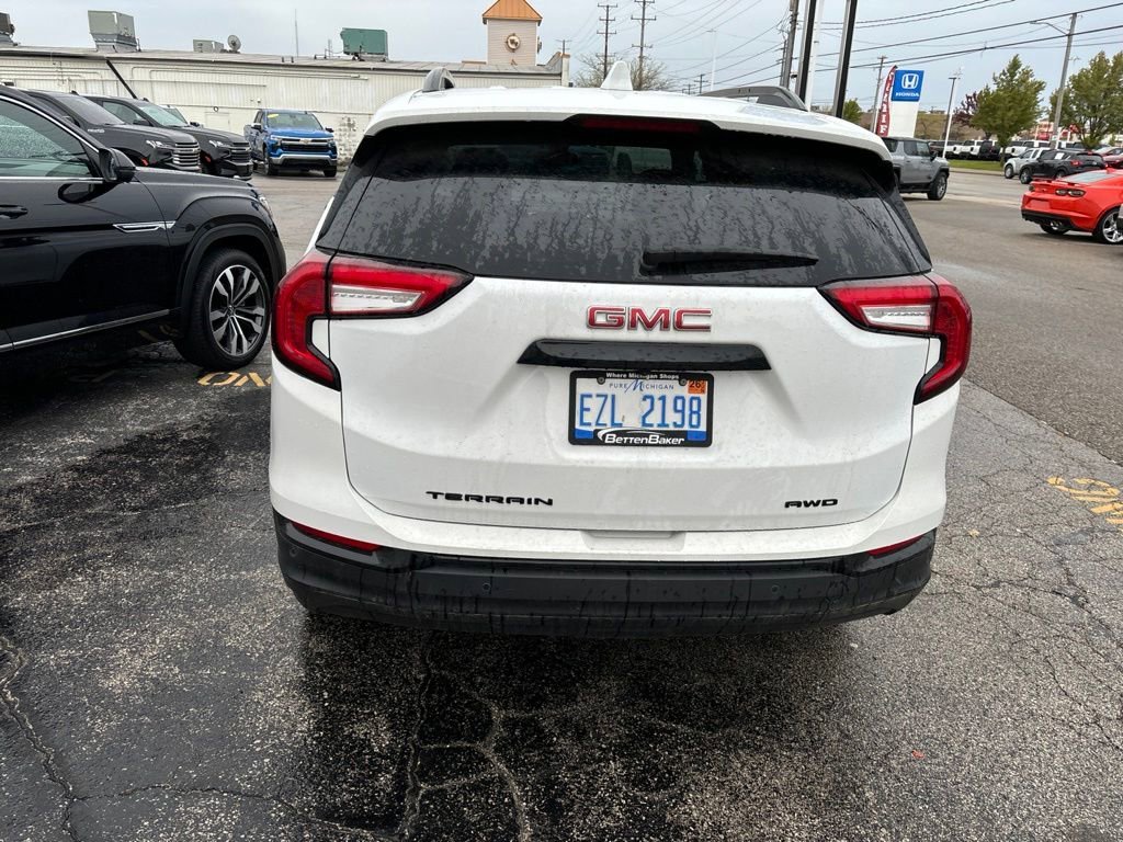 Used 2022 Summit White GMC SLE image 4