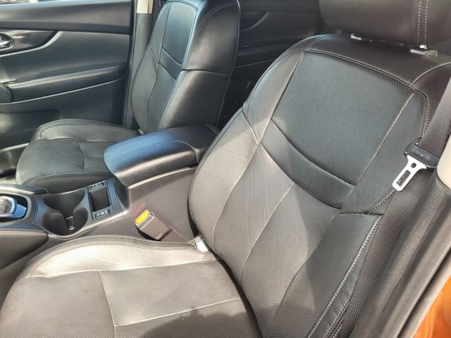 Used 2020 Orange Nissan SL image 13