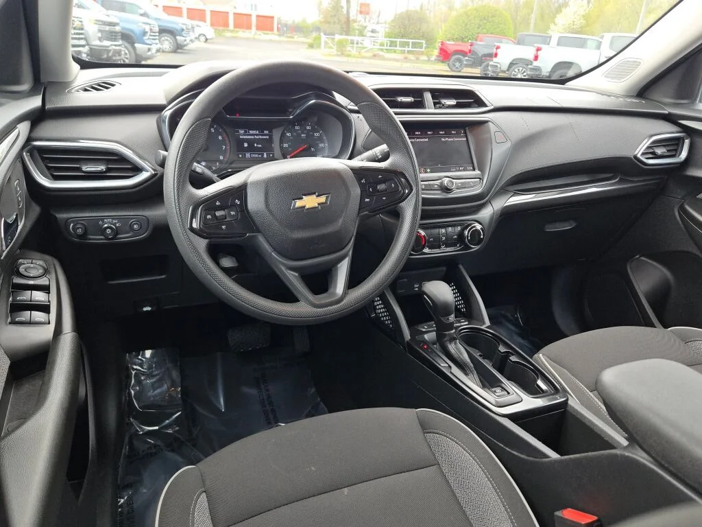 Used 2023 White Chevrolet LT image 17