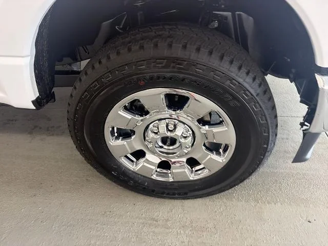 New 2027 Oxford White Ford F-250® Lariat® image 22