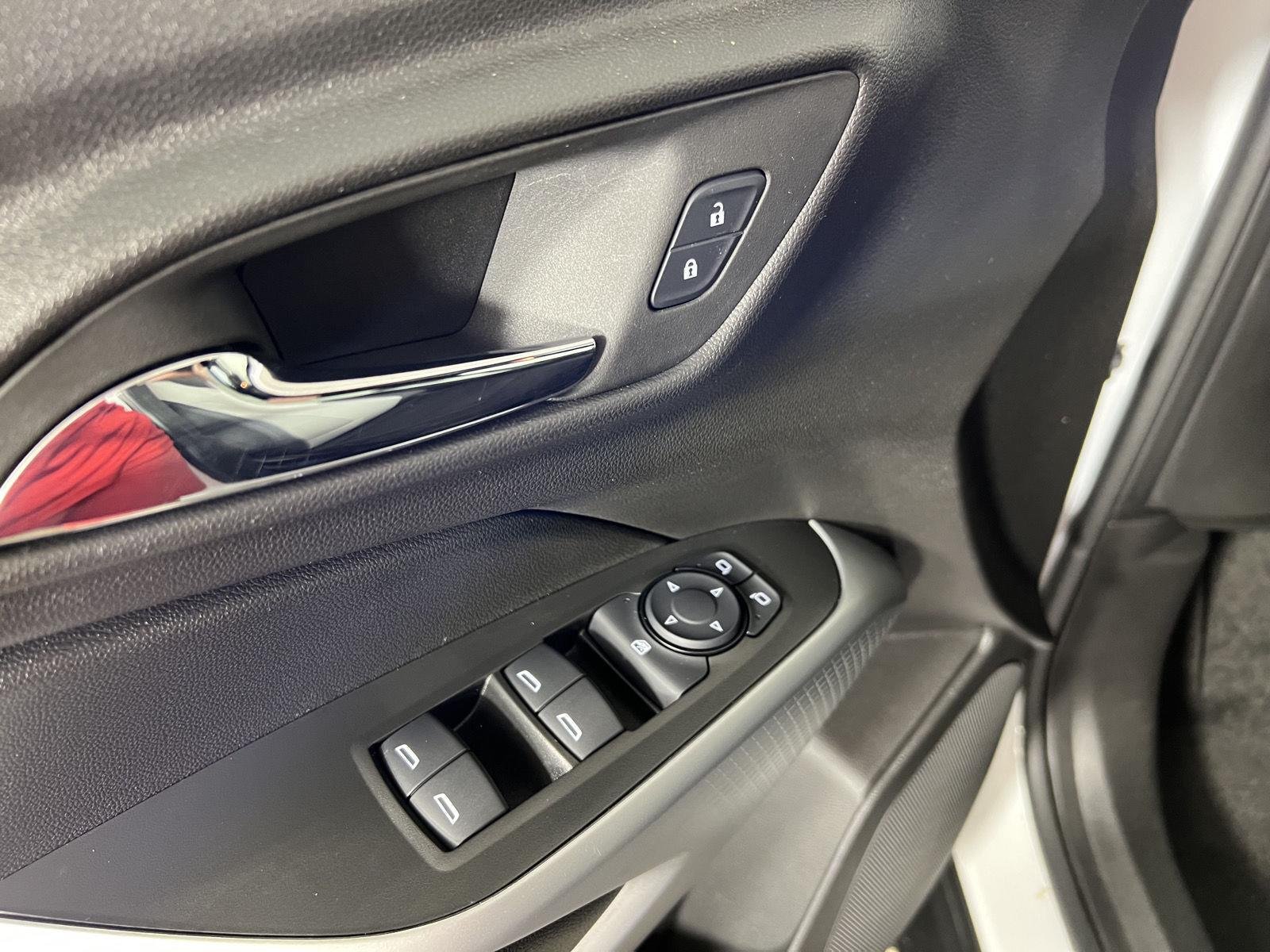 Used 2025 Summit White Chevrolet 1RS image 34