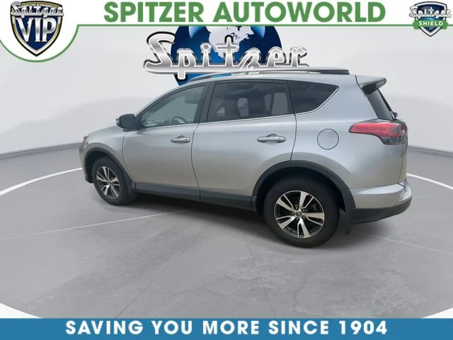 Used 2018 Silver Toyota XLE image 7