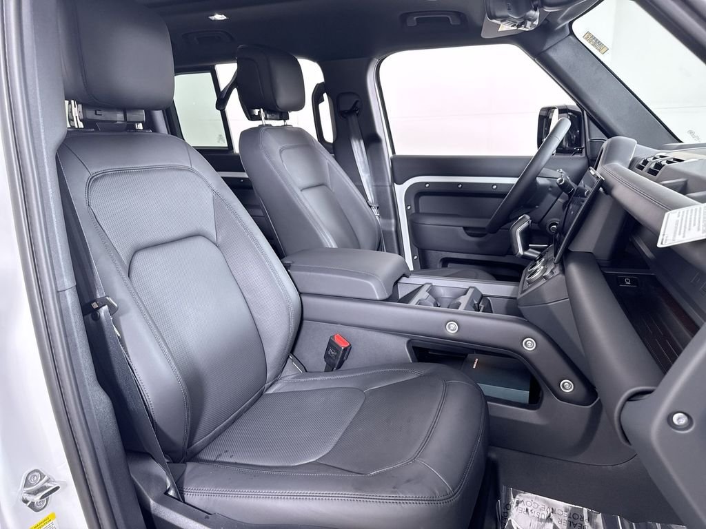 2026 Land Rover Defender X-Dynamic SE - Photo 23