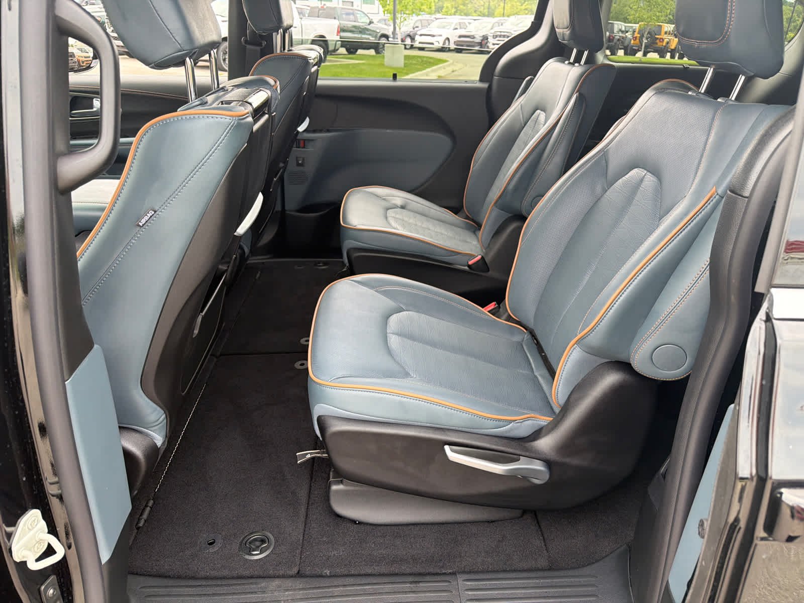 New 2027 Diamond Black Crystal Pearlcoat Chrysler Pinnacle image 11