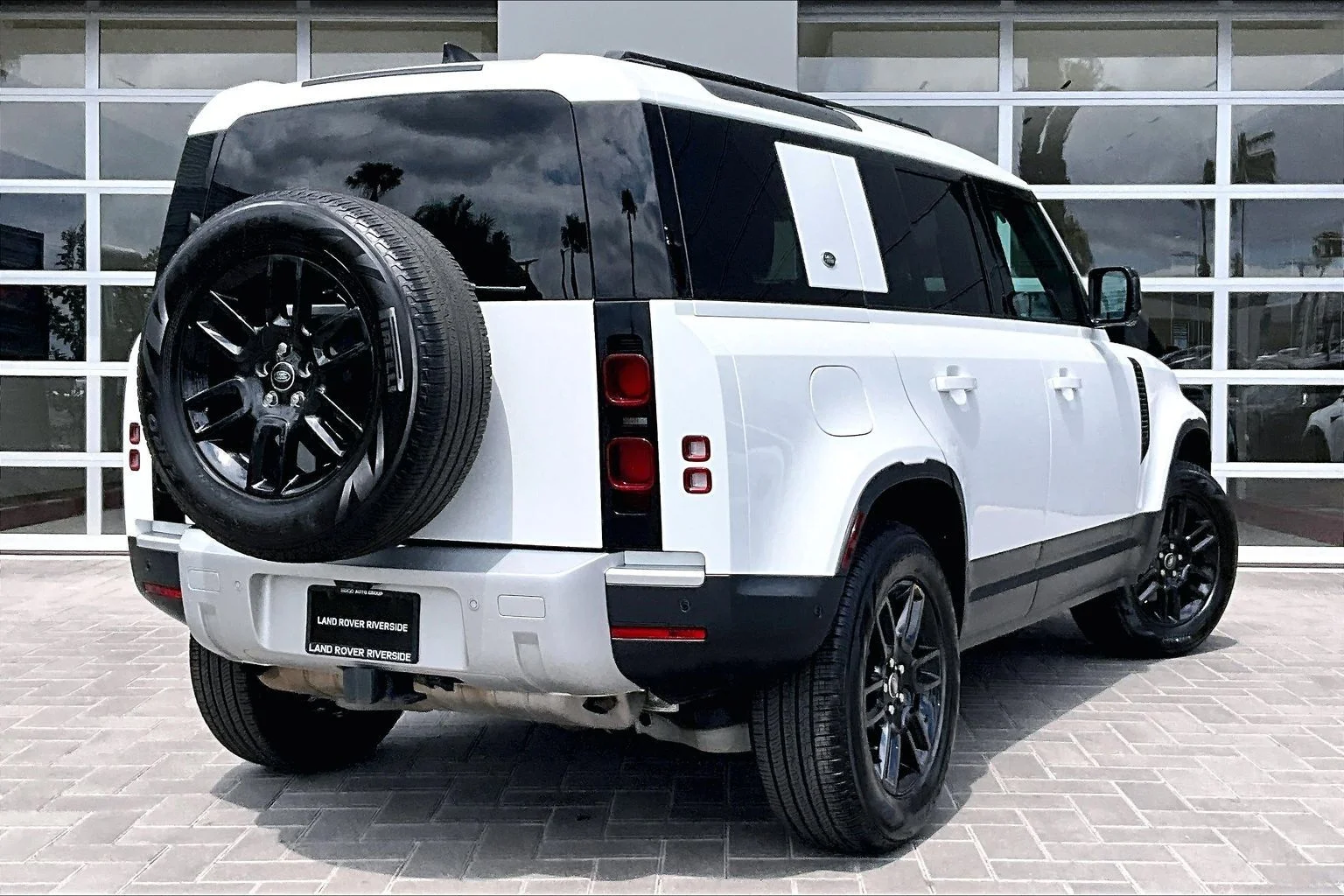 Used 2024 White Land Rover S image 13