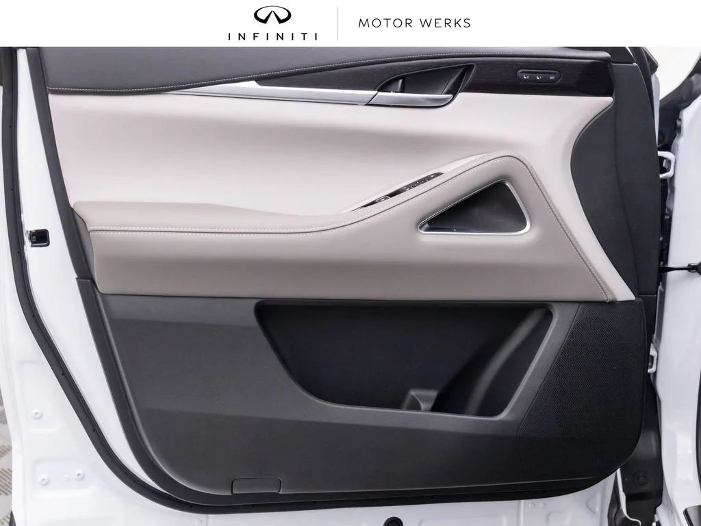 New 2027 2T RAD WHT INFINITI Autograph AWD image 12