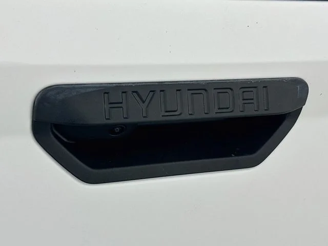 New 2027 White Hyundai SE image 23