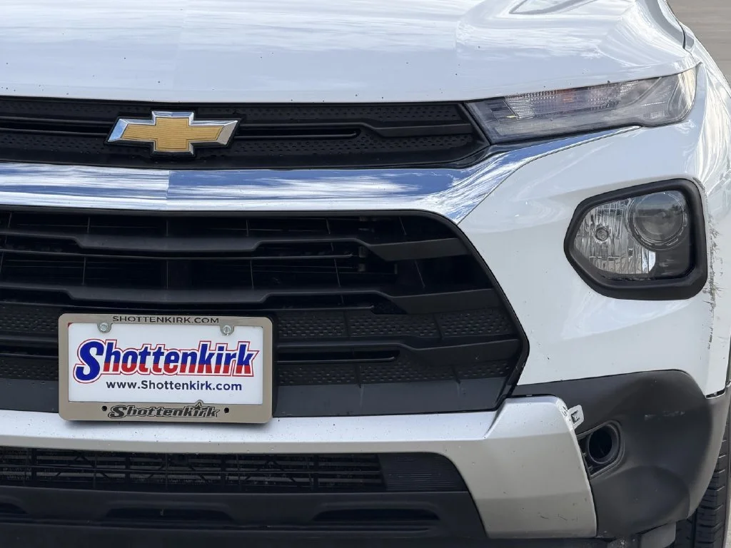 Used 2021 White Chevrolet LT image 7