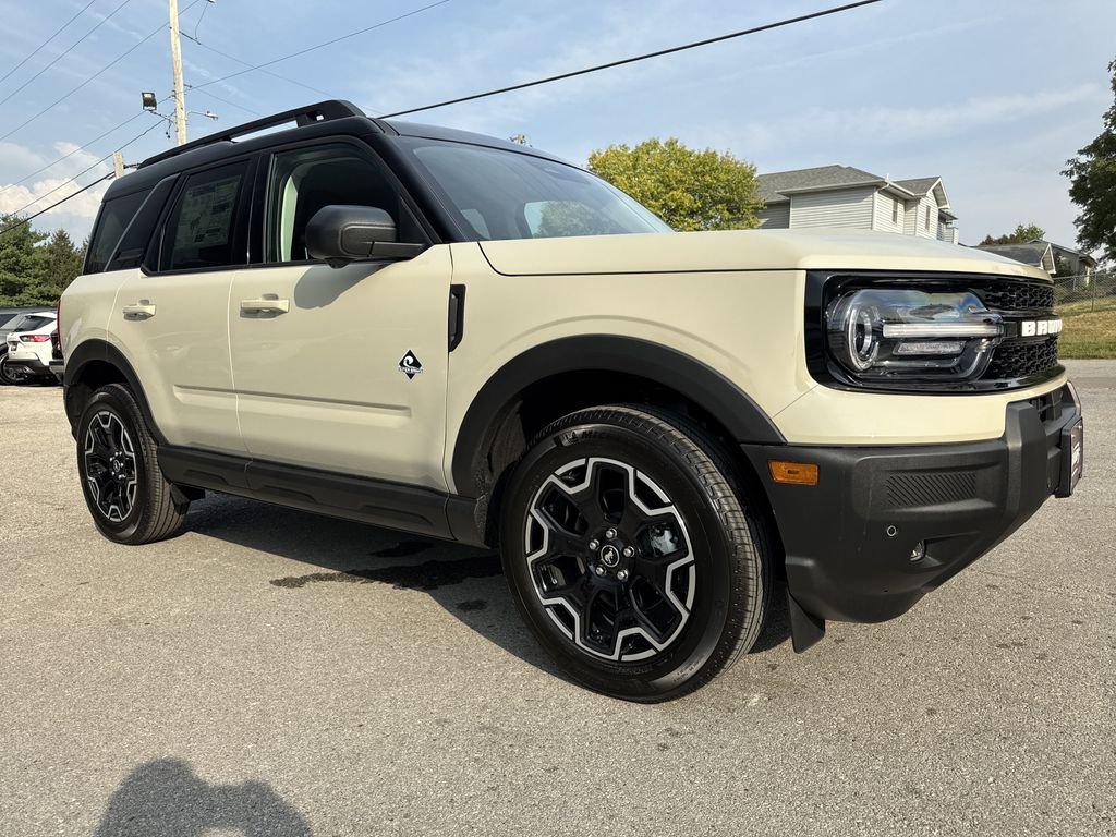 2025 Ford Bronco Sport Outer Banks photo 3