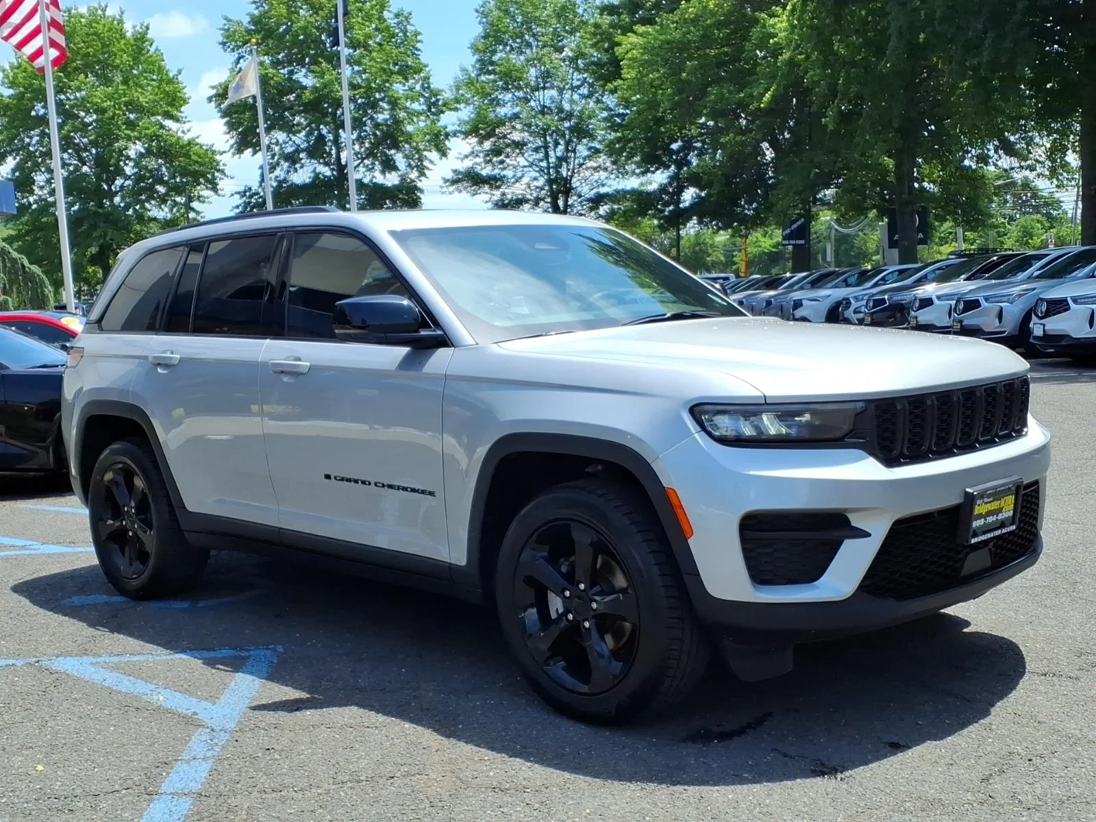 Used 2023 Silver Zynith Clear Coat (pse) Jeep Altitude image 3