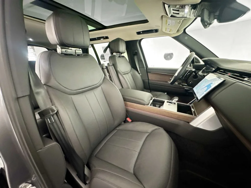 New 2026 Eiger Grey Land Rover SE image 30