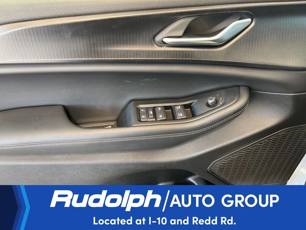Used 2025 Silver Jeep Altitude image 12