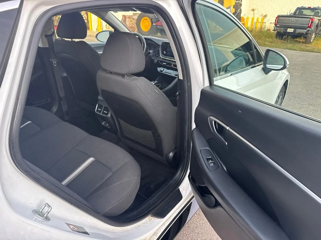 Used 2021 Hyper White Hyundai SEL image 21