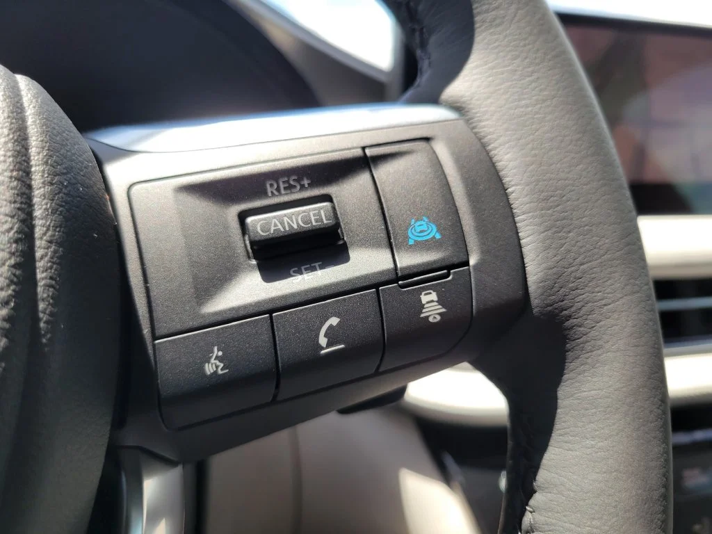 New 2027 RADIANT WHITE INFINITI Luxe AWD image 18