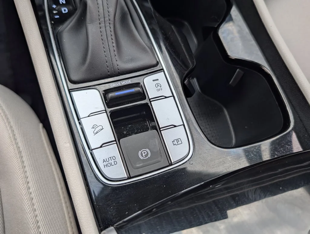 Used 2025 Gray Hyundai SE image 27
