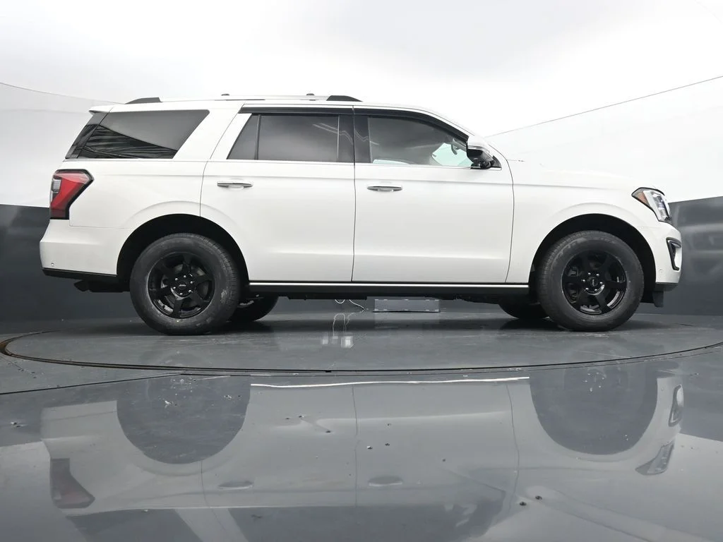 Used 2021 White Ford Limited image 41