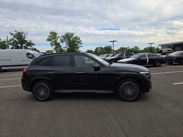 New 2026 Black Mercedes-Benz GLC300 image 2