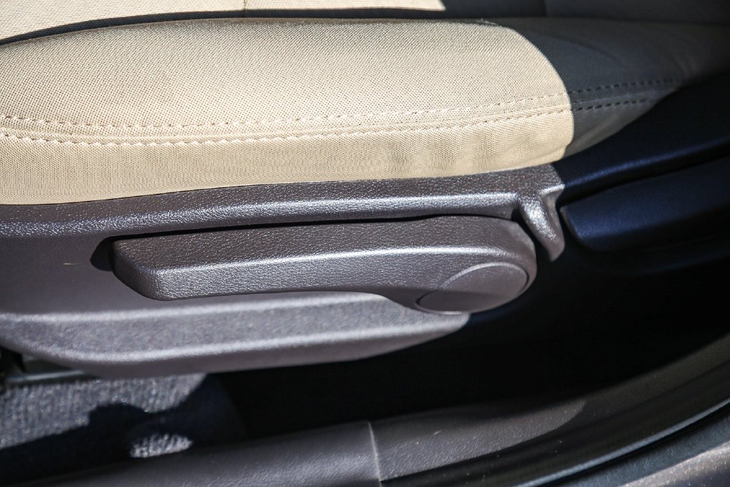 Used 2011 Desert Bronze Metallic Hyundai GLS image 21