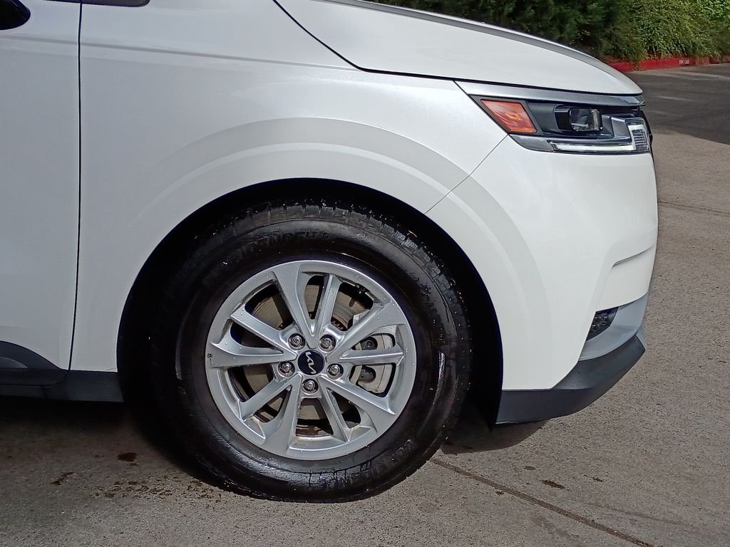 Used 2022 Snow White Pearl Kia LXS image 2