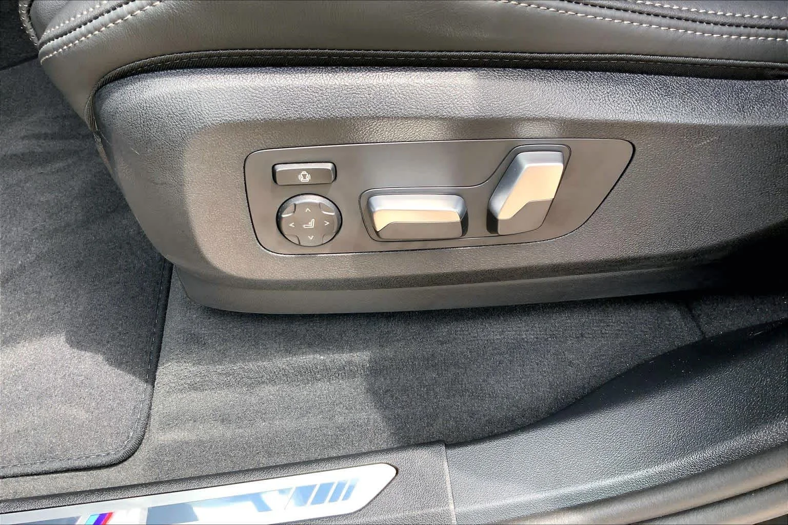 New 2026 Black Sapphire Metallic BMW xDrive40i image 16