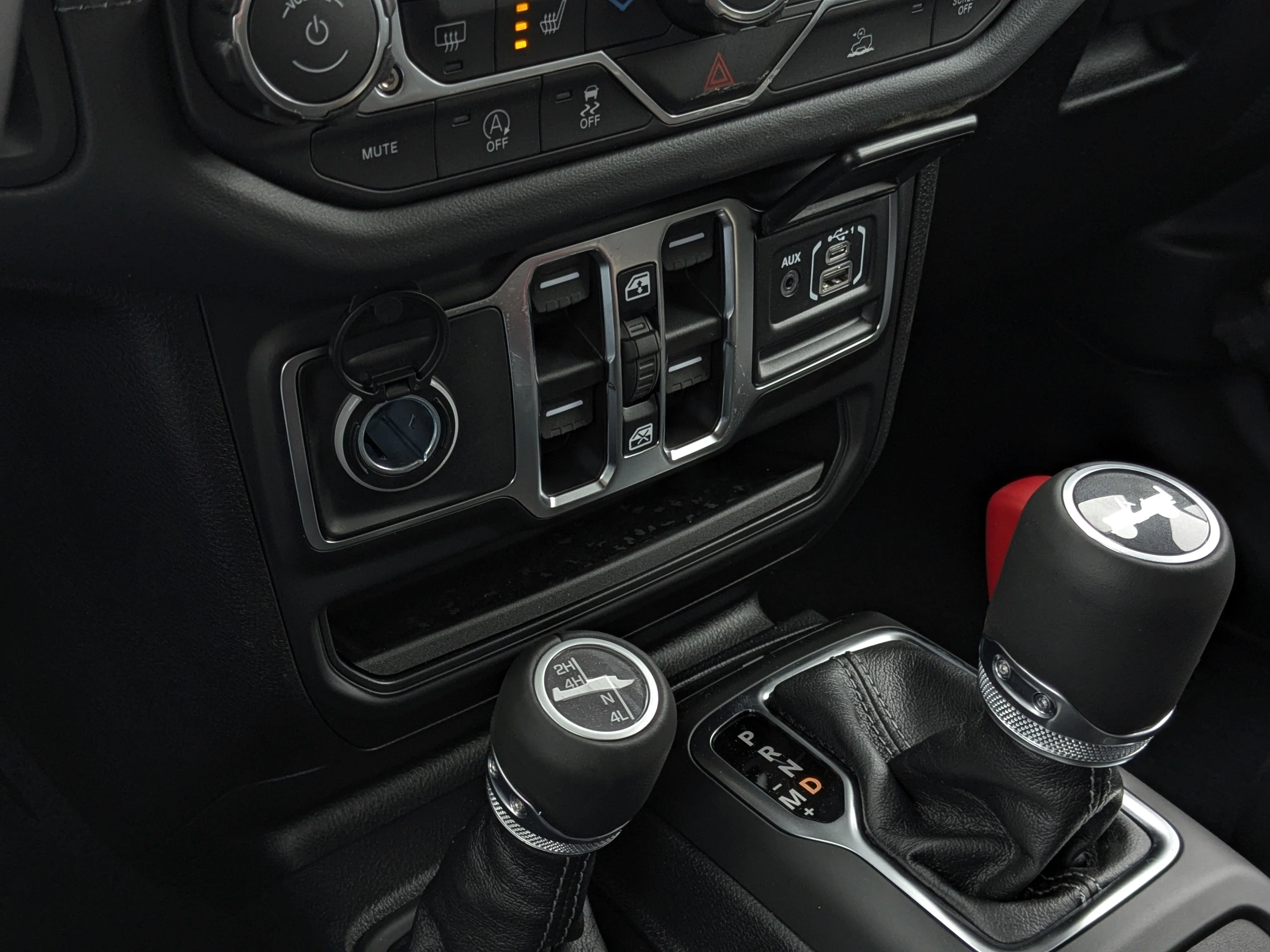 New 2026 Grey Jeep Sahara - - McKinley Leather - Body-Color Top - Power Seats - Remote Start & tons more! image 21