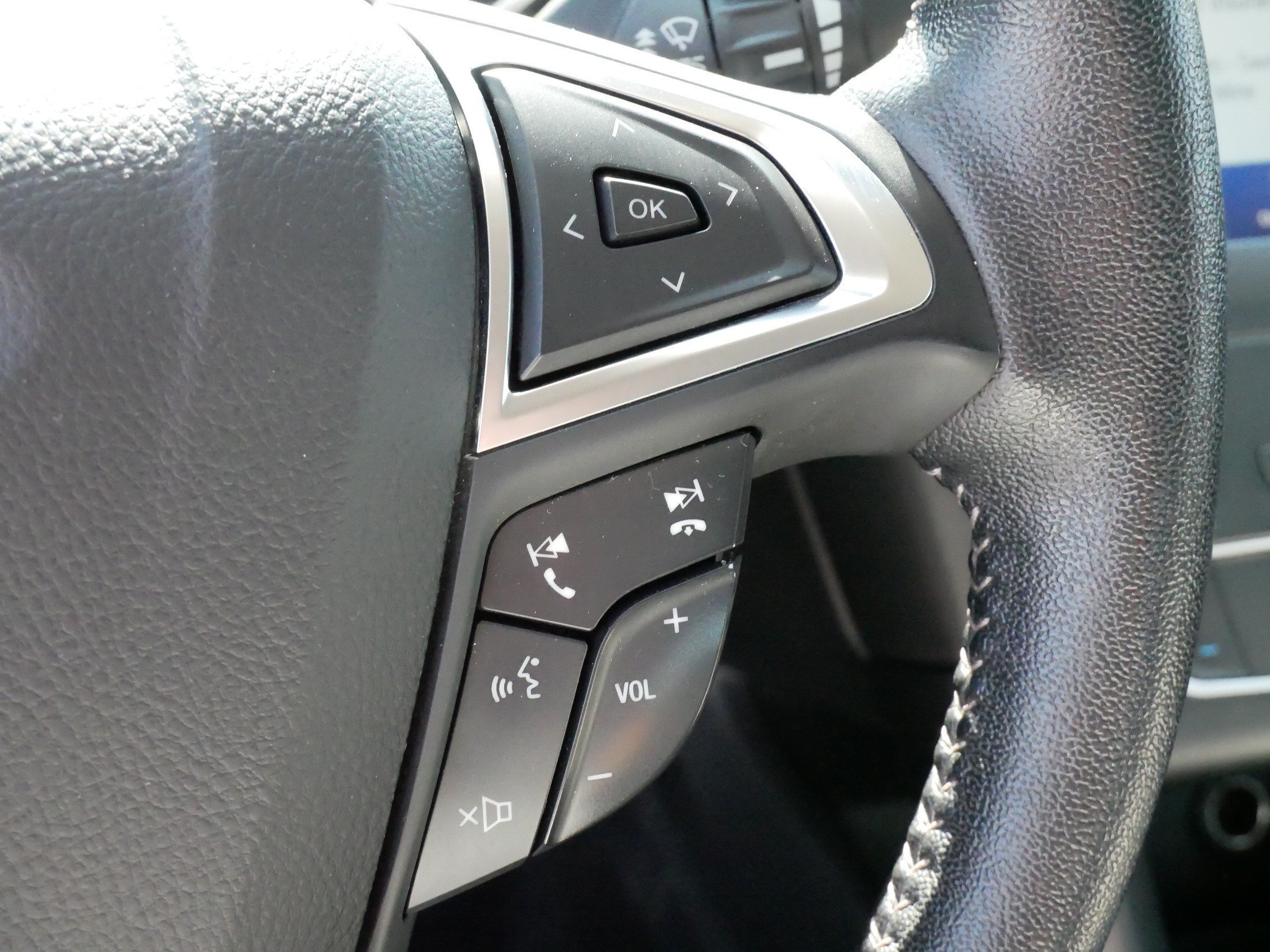 Used 2020 Magnetic Metallic Ford SE image 26