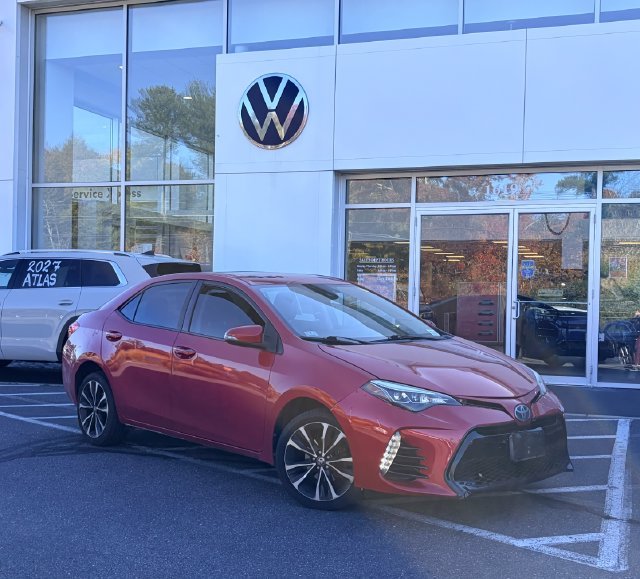 Used 2017 Barcelona Red Metallic Toyota SE image 1