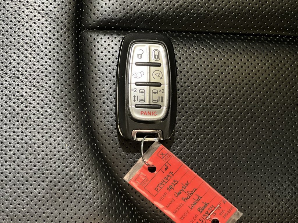 2025 Chrysler Pacifica Limited - Photo 21