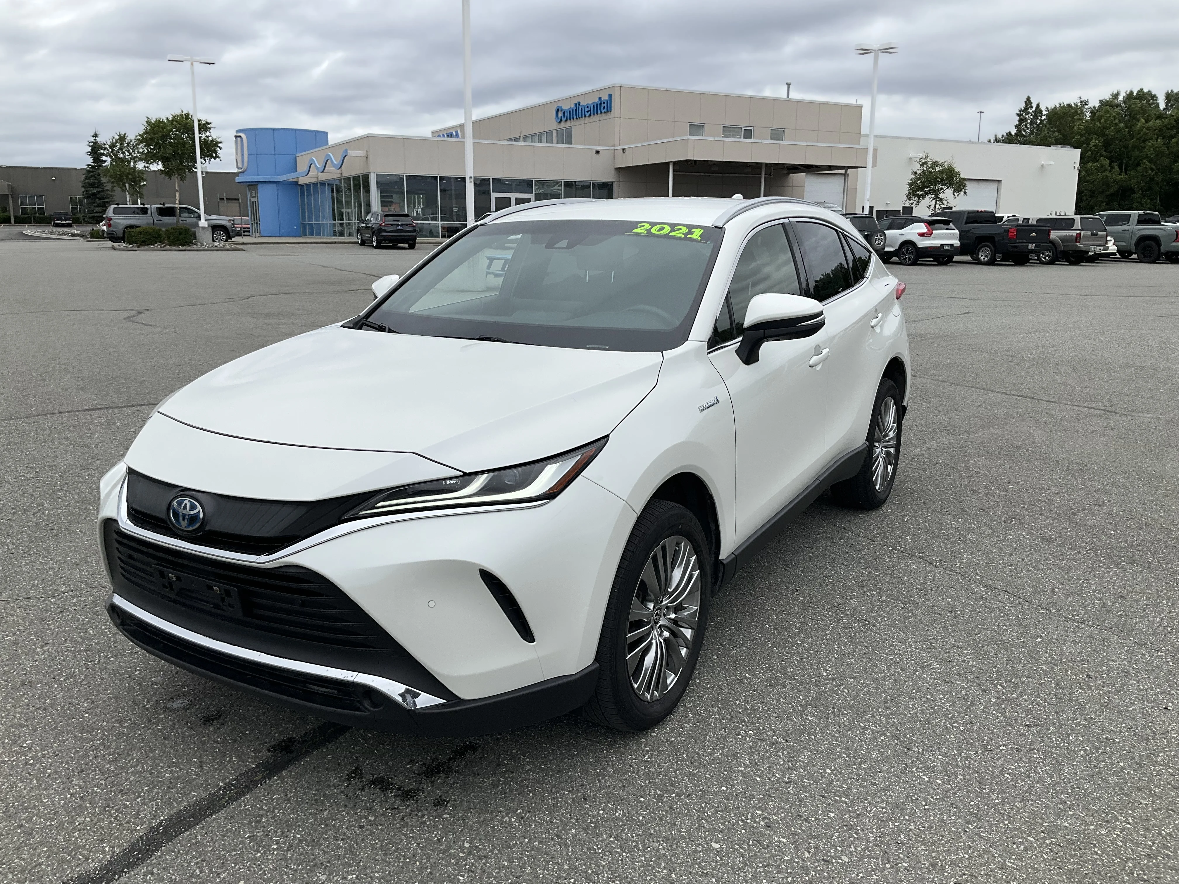 Used 2021 Blizzard Pearl Toyota LE/XLE/Limited image 1