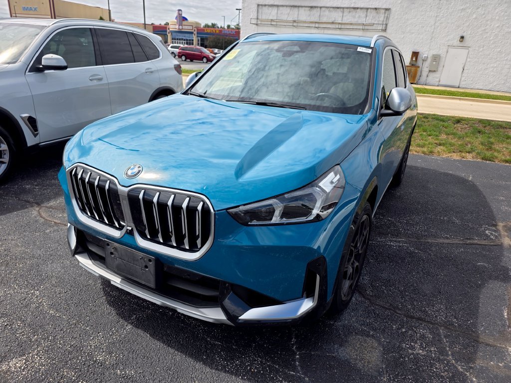 Used 2023 Blue Bay Lagoon Metallic BMW xDrive28i image 2