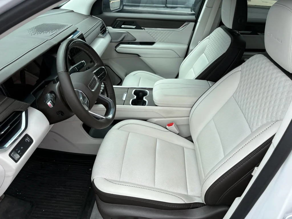 Used 2024 White Frost Tricoat GMC Denali image 3